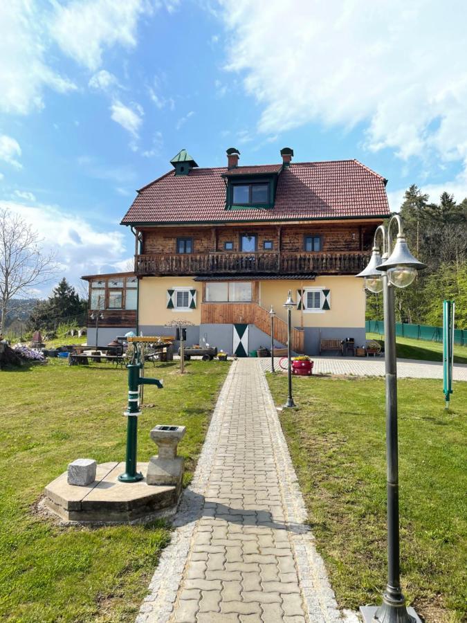 Uriges Mit Blick Auf Appartement