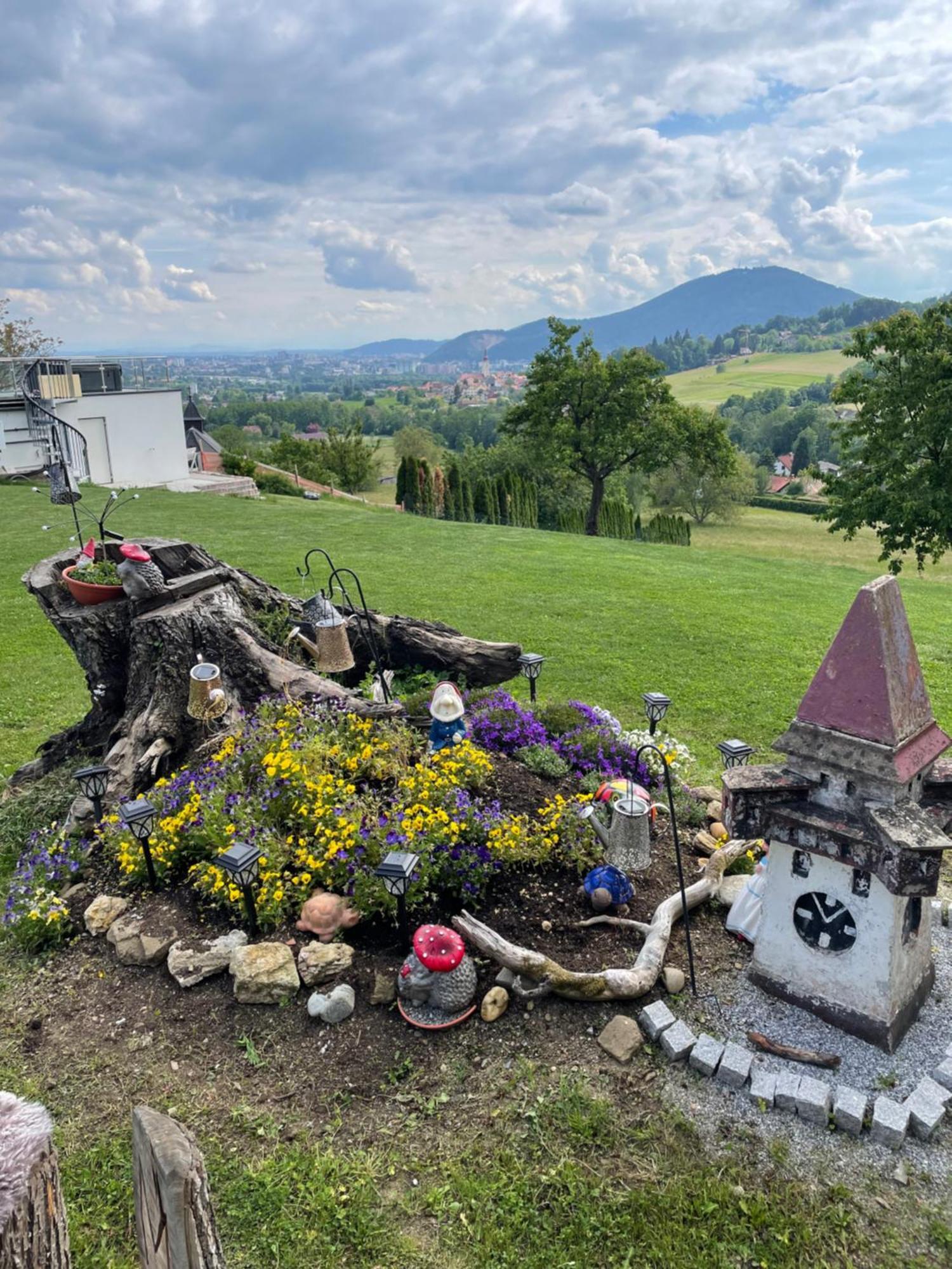 Uriges Mit Blick Auf Appartement